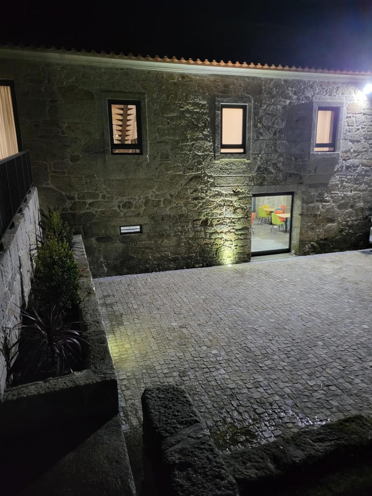 Pacos Do Douro, Chambre Privee Avec Piscine Romariz Exterior photo