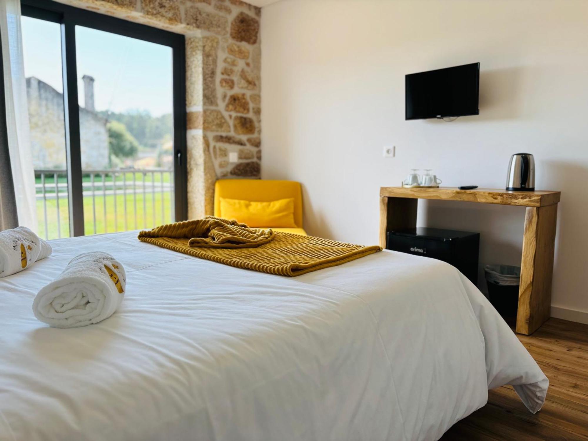 Pacos Do Douro, Chambre Privee Avec Piscine Romariz Exterior photo