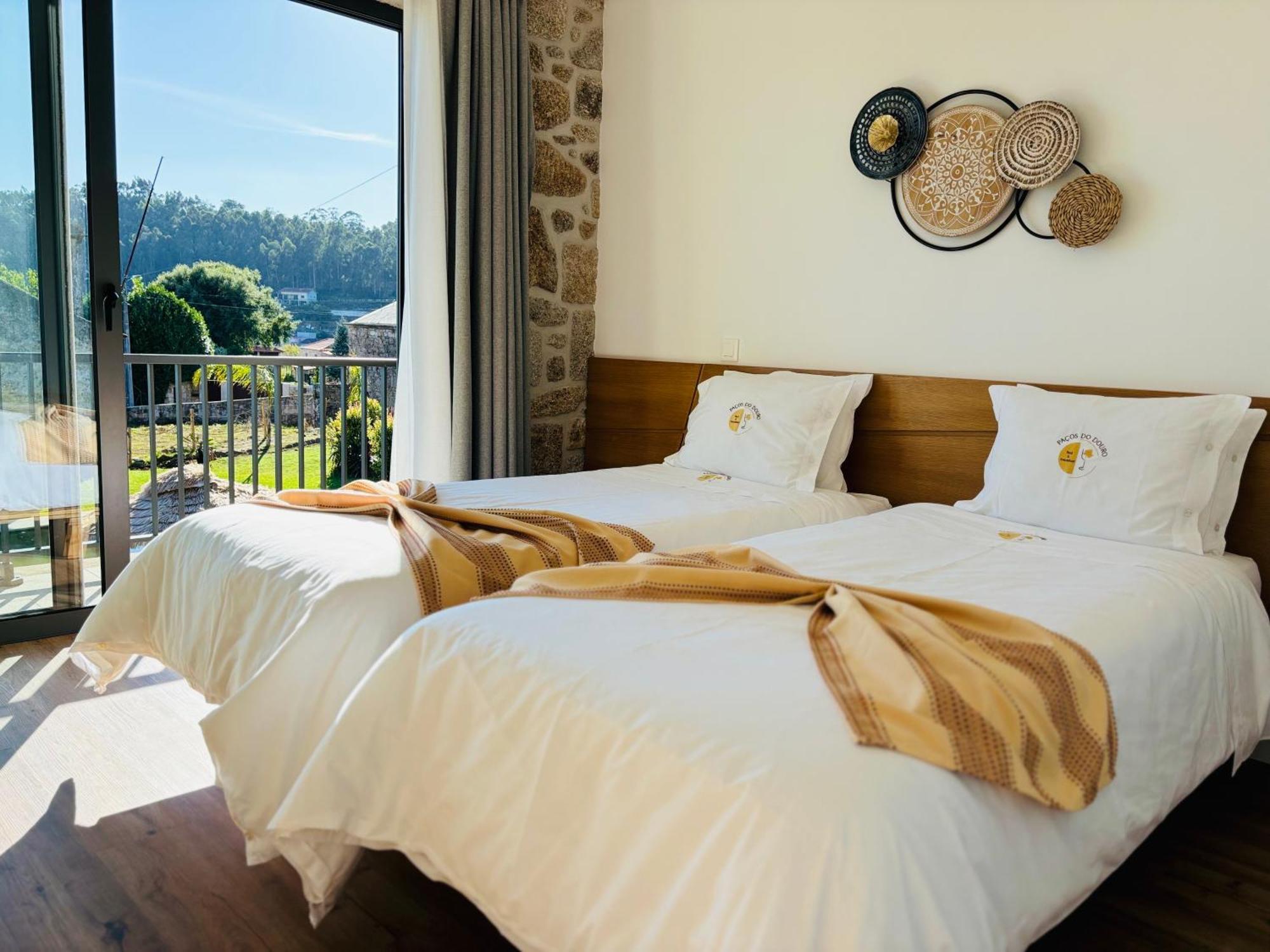 Pacos Do Douro, Chambre Privee Avec Piscine Romariz Exterior photo